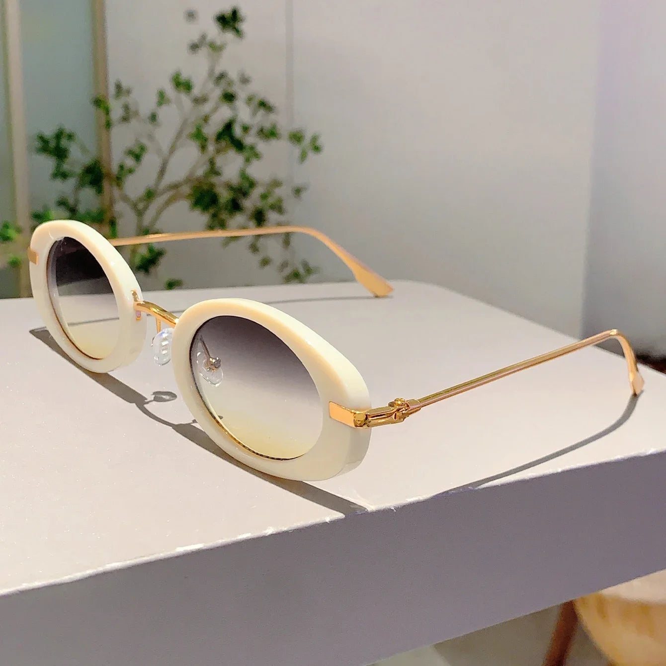 Lovelle Retro Oval Sunglasses