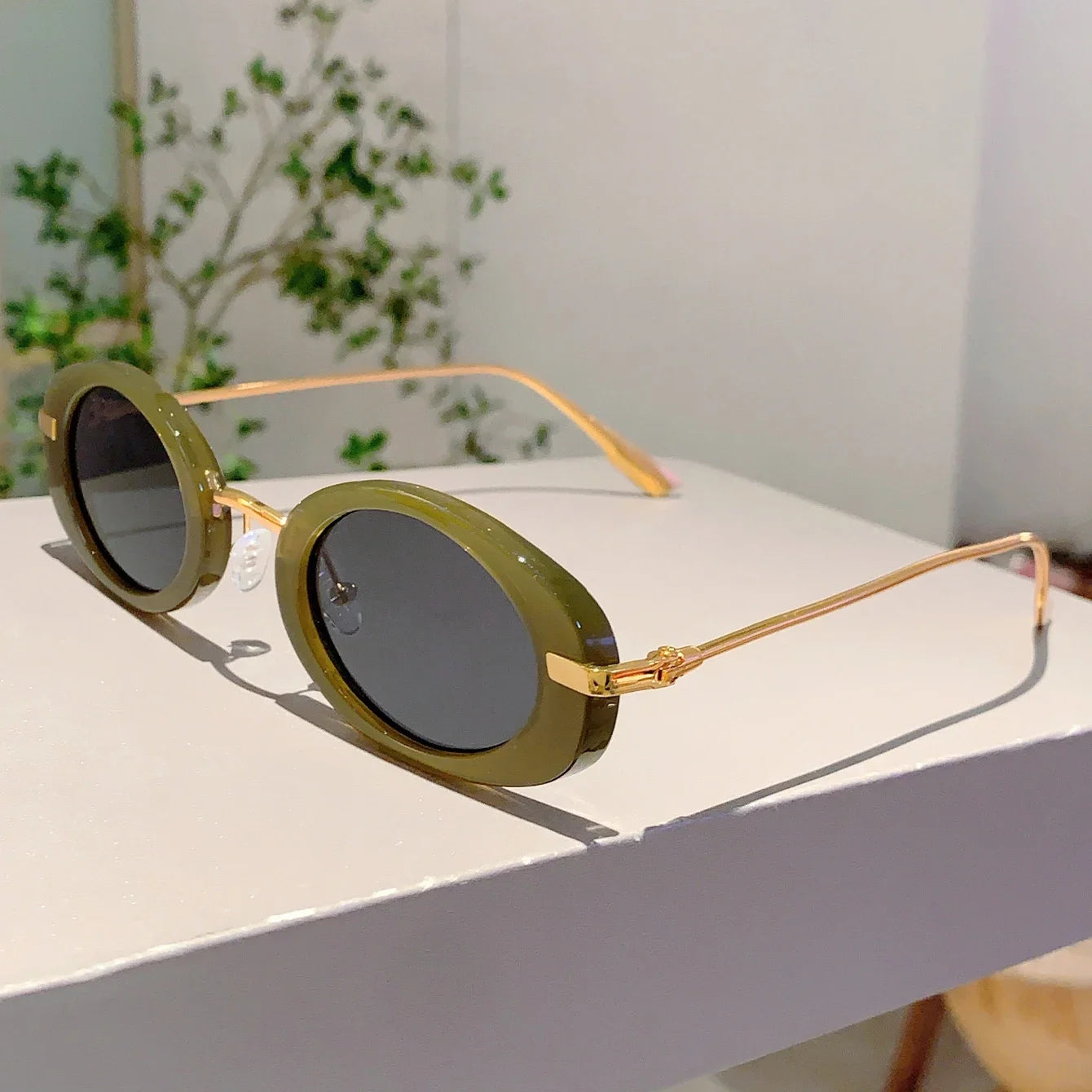 Lovelle Retro Oval Sunglasses