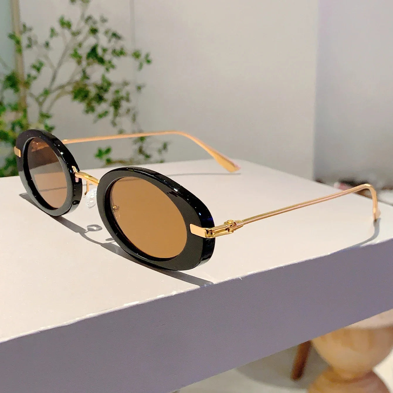Lovelle Retro Oval Sunglasses