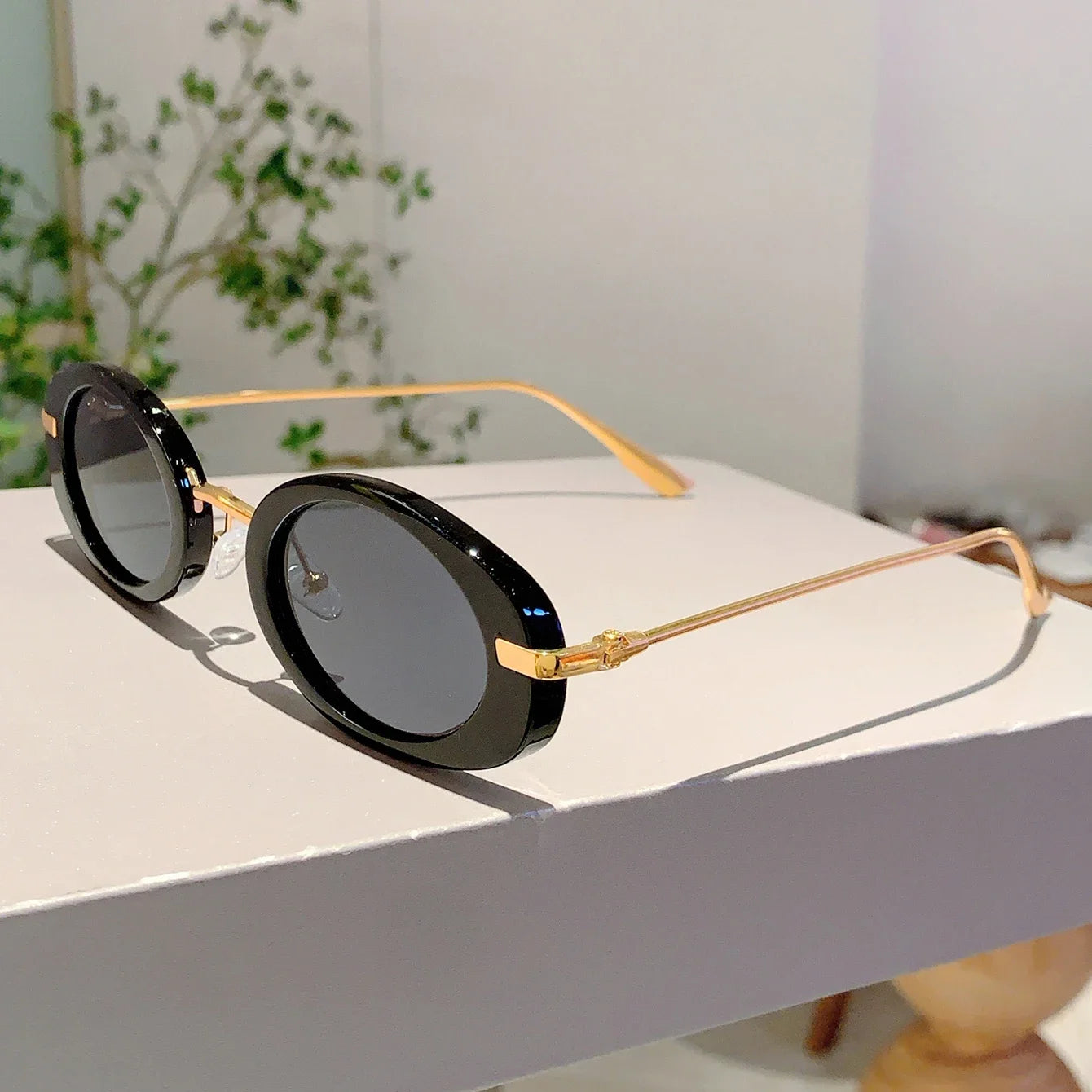 Lovelle Retro Oval Sunglasses